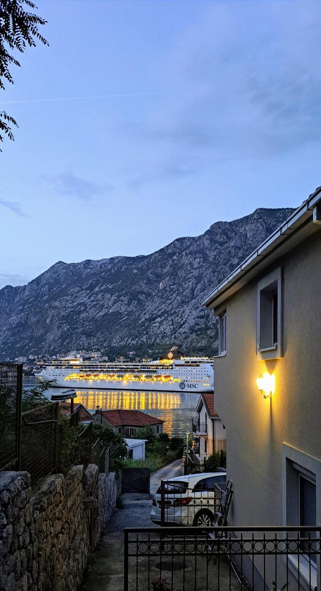 Apartment Vujosevic D&D Kotor Bagian luar foto