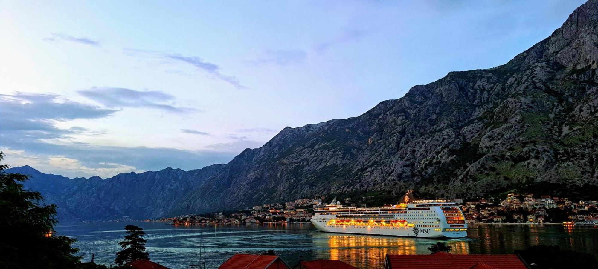 Apartment Vujosevic D&D Kotor Bagian luar foto